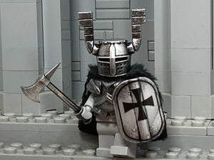 'Winter' Teutonic Crusader w/Fur Cloak + Custom Helm, Horns, & Pavise Shield!