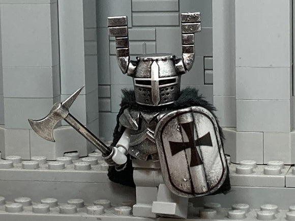 'Winter' Teutonic Crusader w/Fur Cloak + Custom Helm, Horns, & Pavise Shield!