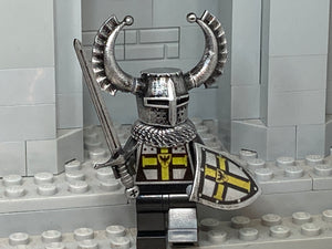 Teutonic Captain w/Custom Helm & Horns, Crusader Sword, Aventail + Heater Shield!